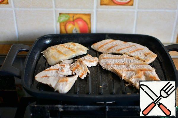 Cut the breast at random, add salt and fry in a pan on both sides until tender. I specially cut it in thin layers, so it was prepared in just 5 minutes.