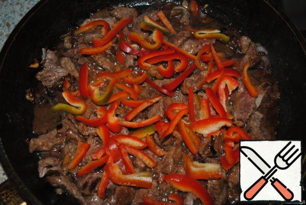 Cut the pepper into strips and add.