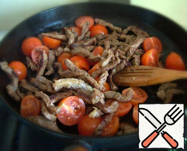 Add the cherry tomatoes cut in half, mix and remove the pan from the heat.