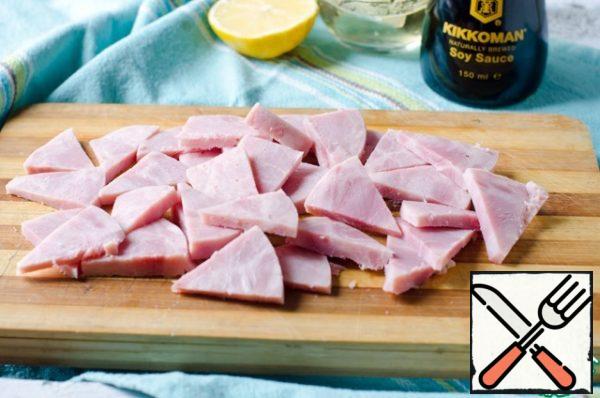 Cut the ham into slices.