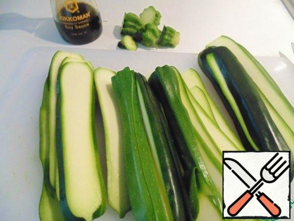 Zucchini cut into plates.