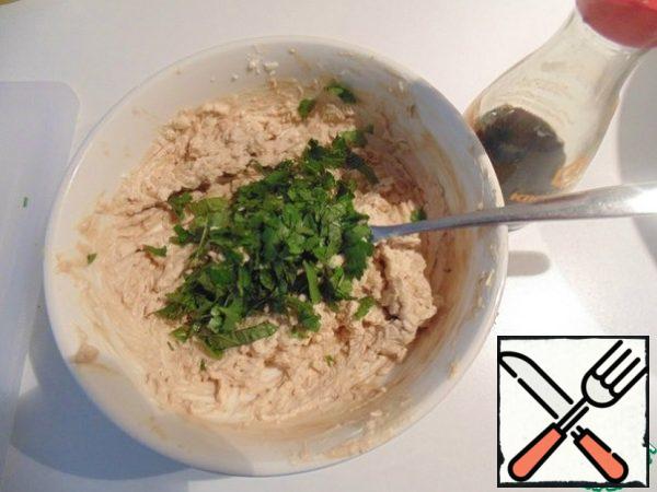 Prepare the filling: mix cottage cheese and grated hard cheese, add soy sauce and chopped mint.