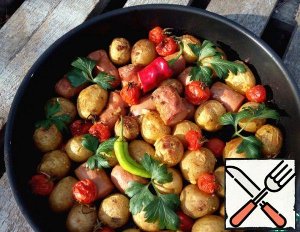 Potatoes baked with Tomatoes and Sausages Recipe