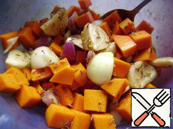 Add soy sauce, vegetable oil, grain mustard, cumin, pepper, salt (if necessary). Stir everything up.