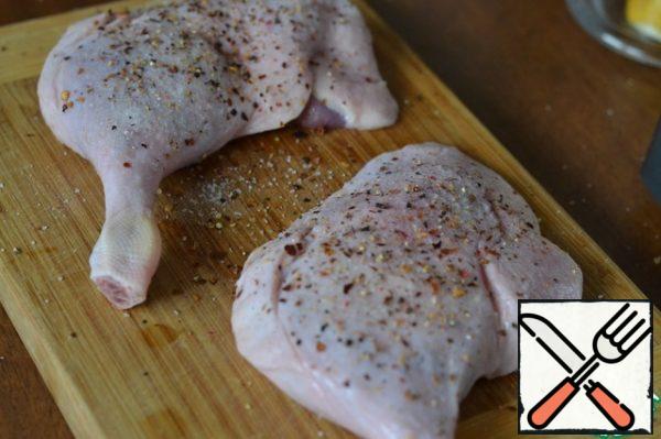 Wash and dry the duck legs.
Season with salt and pepper.