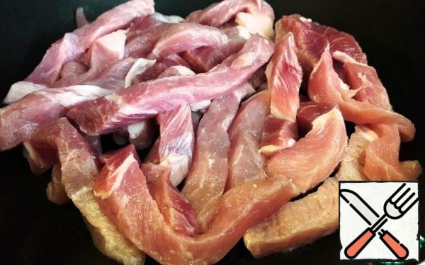 Fry the meat until all the liquid has evaporated.