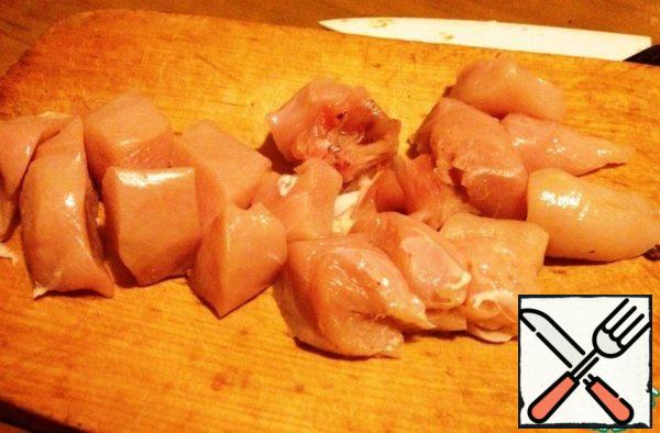 Wash the fillet, dry it, and cut it into 2 cm cubes.