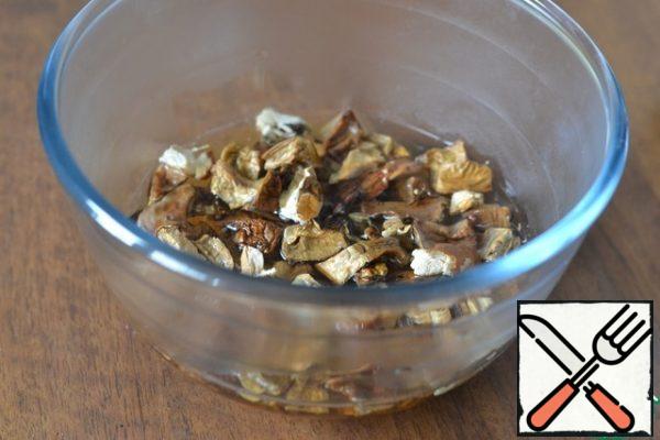 Pour boiling water over a handful of dried mushrooms.