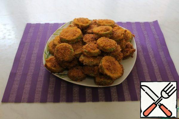 Stuffed zucchini rings are ready.