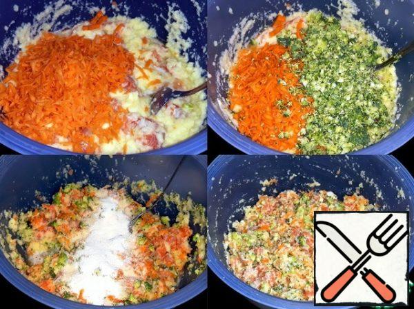 Carrots and broccoli crushed. I added pepper, salt, dry dill and semolina.
Minced meat mixed well.