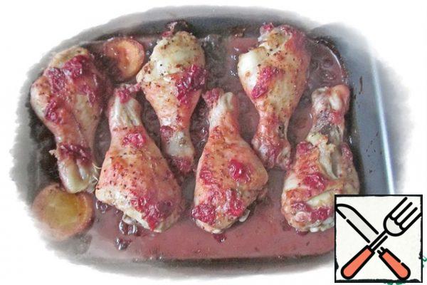 Turn on the oven to heat up to 200 deg. C.
Put the form in the preheated oven for 30 minutes. Remove the mold from the oven, remove the foil and put it back in the oven for 15 minutes.
Remove the finished shins from the oven.