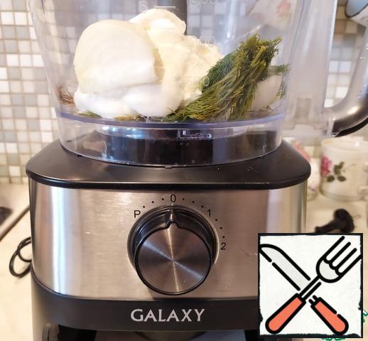 In a food processor, we send cottage cheese, onions, dill. Carefully interrupt.