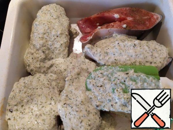 Spread the sauce on the fish.