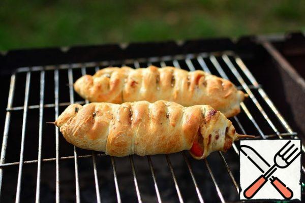Brush with oil and fry on a grate over the coals, turning with tweezers.