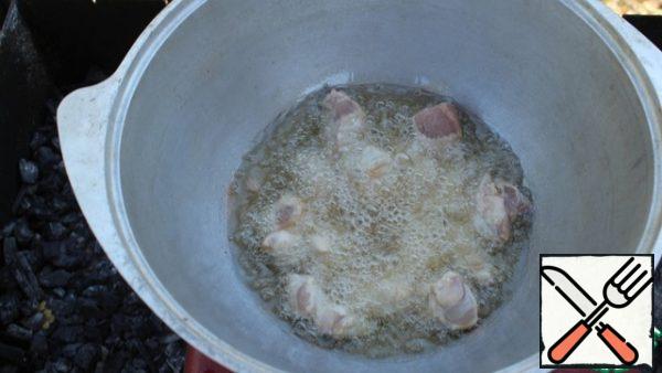 Fry the meat in parts until Golden.