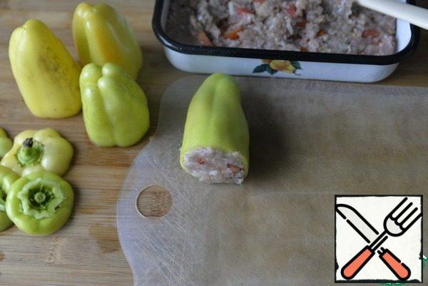 Wash pepper, cut off the stalk, clean. Stuff.