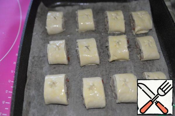Put the blanks on a baking sheet covered with baking paper. Put in a preheated 200 degree oven. 