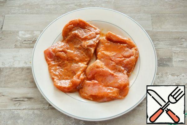 RUB the Turkey thigh steaks with salt, paprika and Cayenne pepper, drizzle with lemon juice and leave for 10 minutes.