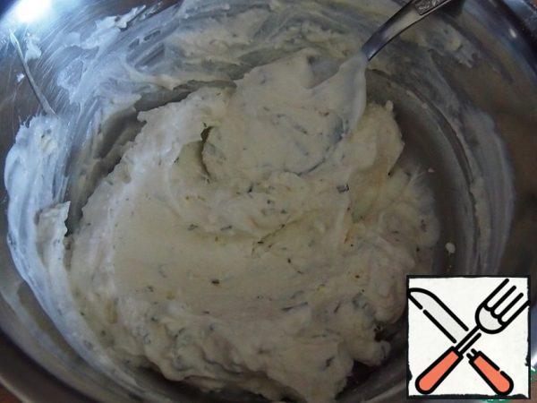For the filling, mix cottage cheese with thick sour cream, add nutmeg, salt and pepper. I also added some dried herbs - an Italian mix.
