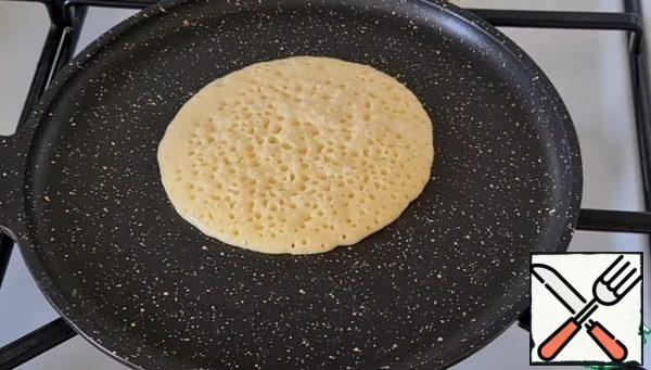 In a preheated frying pan, fry without oil over low heat.