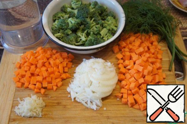 Cut the sweet potatoes, carrots and onions into cubes, put them in a small saucepan and cover with water. Cook on a low heat for 15 minutes, then add the chicken fillet cut into pieces and cook for another 10 minutes, until the vegetables are fully cooked. Pour into the soup, broccoli, divided into inflorescences, and crushed garlic, cook for no more than 5 minutes. Add salt and pepper to taste, add chopped fresh herbs, remove the pan from the stove.