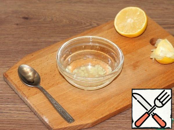 Squeeze the lemon juice.