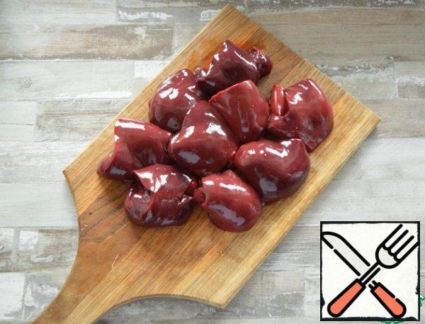 Turkey liver is a completely dietary product and can be included in the diet if you are on a diet.
Wash the liver under water and dry it with a cloth.