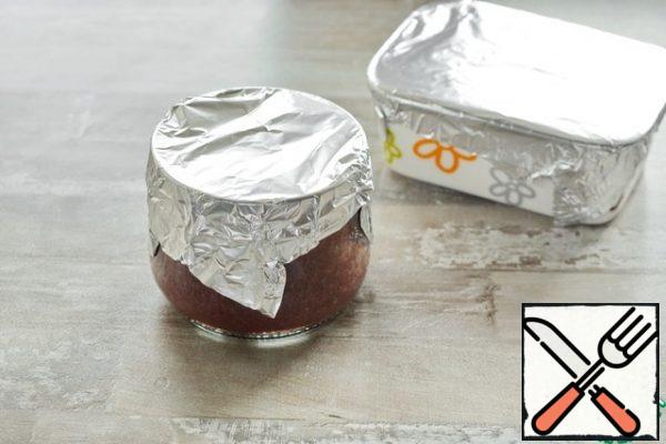 To prevent water from getting into the snack during cooking, close the cans tightly with foil.
