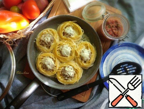 Nests with Minced Meat and Live Sauce Recipe