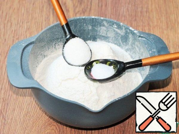 In the flour mixture, add sugar (from 1-2 tsp), salt (from 0.5-1 tsp) and mix with a whisk.