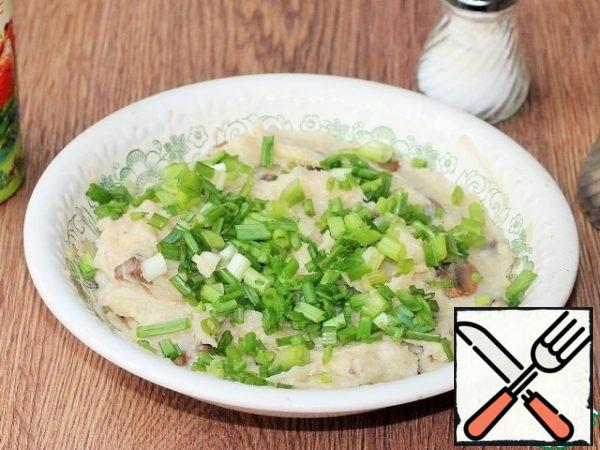 You can add finely chopped green onions to the filling. The filling is ready!