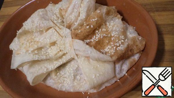 Sprinkle with sesame seeds and pop them into the oven 160 gr. 20-25 mins for even Browning.