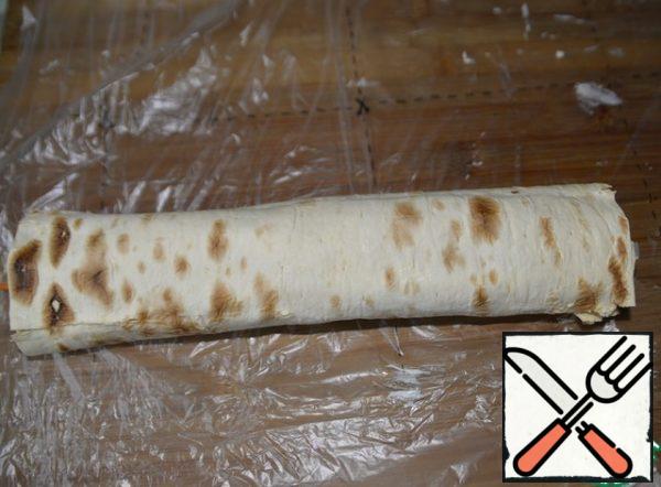 Tightly fold the pita bread into a roll and put it in the refrigerator for at least 2 hours to soak.