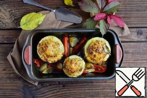 Bake in the oven at 180-200 degrees until the zucchini is ready (check with a skewer)
