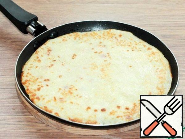 Fry the pancakes in preheated vegetable oil on both sides until ready.