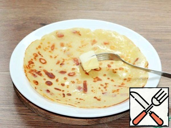 Delicious and very appetizing pancakes with smoked taste are ready! Lubricate each pancake with butter and put it in a stack or wrap it in a tube.
