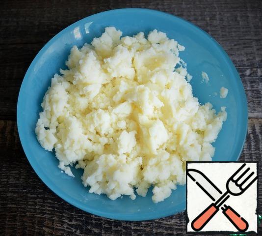 Cook mashed potatoes, cool.