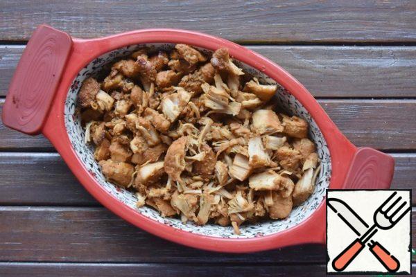 Transfer the Turkey and marinade to a heat-resistant form, cover with foil and bake in the oven. After 30-40 minutes, remove the foil and continue to bake the meat without it.
The finished pieces are slightly "stirred" with a fork into smaller fibers.