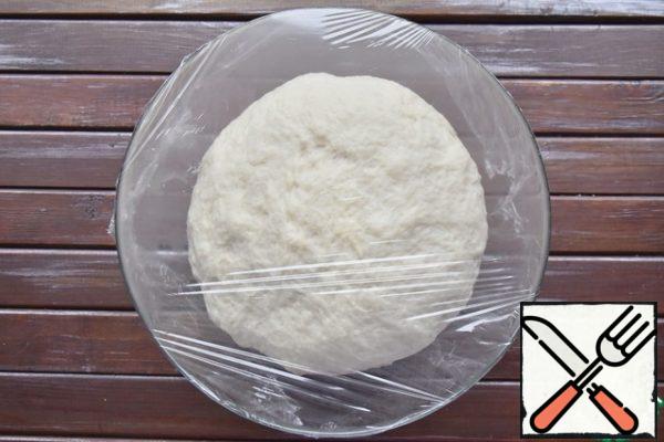 After the dough increases in volume, divide it into several parts.