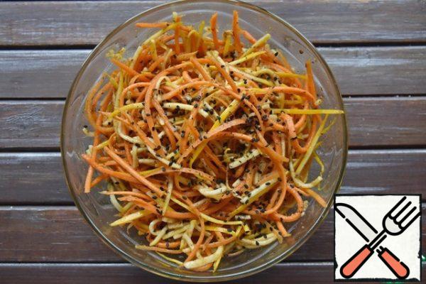 While the buns are being prepared, prepare the salad. Grate the zucchini and carrots into long strips. Add the crushed garlic clove, salt, a pinch of sugar, ground coriander, chili. Mix, rubbing the vegetables with spices with your hands. Heat the vegetable oil on the fire and pour it over the vegetables. Give the salad time to infuse. If desired, add sesame seeds to the salad.