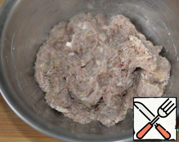 Put all this in the minced meat and mix well again.
