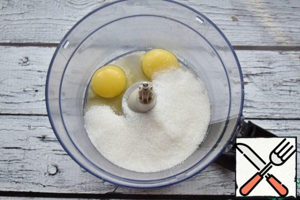 Combine the sugar with the eggs and beat until a thick, light mass is formed.