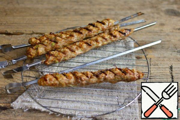 Kebabs fry on moderately hot coals until tender, 10 minutes, do not over-dry! You can cook at home in the oven at 200 degrees.
I cooked on a grate over coals to get nice stripes.
Remove the finished kebabs from the skewers.