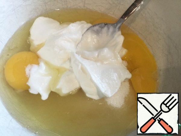Whisk eggs, sour cream and sugar.