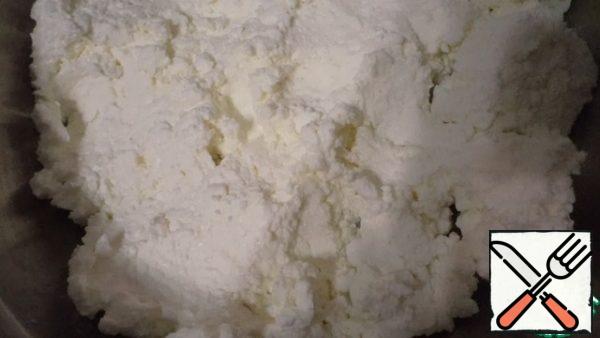 Put the cottage cheese in a bowl.