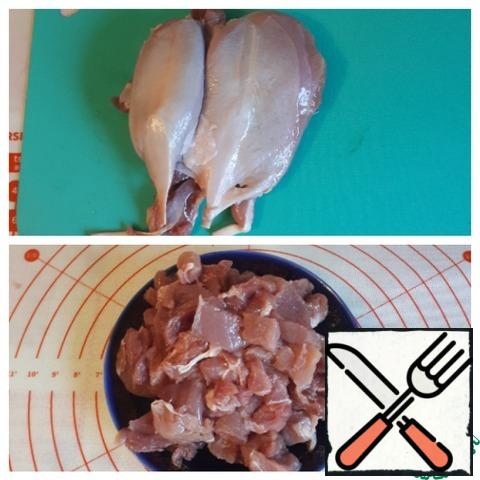 In the recipe, I use a Turkey thigh without bone and skin. Cut the meat into small pieces.