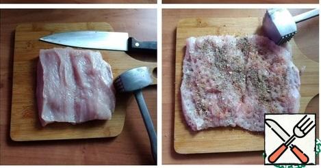For the roll, I'll take a small Turkey fillet. The package contains 2 pieces of fillet - 500 g. I will make a roll from one piece -250 g. The pieces are smooth and beautiful. Cut the piece with a knife into two parts, without cutting through. Align the edges, i.e. form a rectangle or square with smooth sides. Beat off the fillet on both sides. Salt, pepper and sprinkle with Provencal herbs, I also added dry Basil.