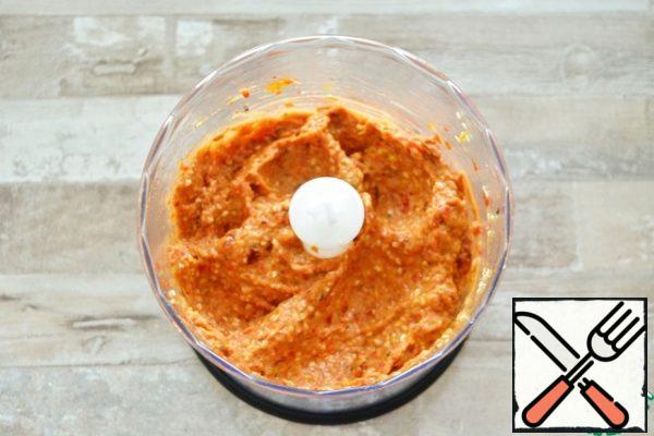 Grind everything into a homogeneous mass. I did not add salt, because dried tomatoes are salty. But look to your taste, you can add a little salt.

Put the pate in a jar or container, can be stored in the refrigerator for up to 1 week quietly.