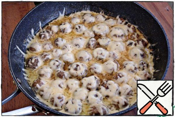 Our delicious mushrooms are ready!!! Serve with mashed potatoes, in your favorite cereal, with vermicelli or like me - just with a big spoon!!!
