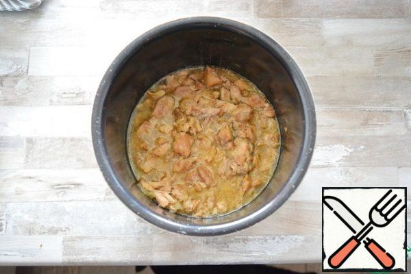 Turn on the slow cooker to solve the quenching for 3 hours. You do not need to add water, the slow cooker heats up slowly and juice is released from the meat. But I still recommend that you look in 30-40 minutes and check if it seems that there is not enough liquid, pour just 30-50 ml of boiling water. After 3 hours of stewing, you will get a delicious stew made from natural Turkey meat.

This stew can be preserved for a short time (no more than 1 month). To do this, prepare the jars and lids. Boil the lids for 10 minutes. Sterilize the banks in the usual way. At the time of canning, the cans and lids should be hot.

Since botulism dies at 120°C, switch the slow cooker to "Chef" mode, set the temperature to 120°C and boil the stew for another 30 minutes.